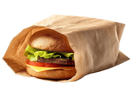 Kağıt sipariş paketine sarılmış, marul, peynir ve domatesin göründüğü bir hamburger.